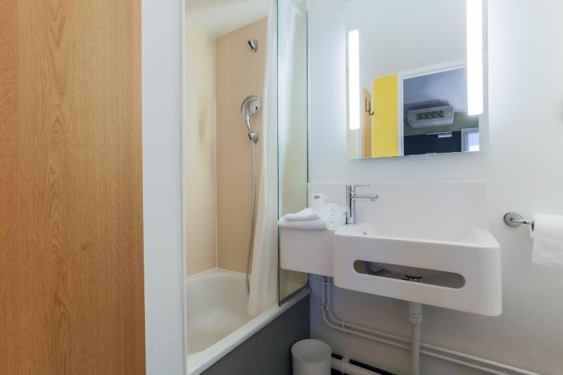 Classic Quadruple Room image 2