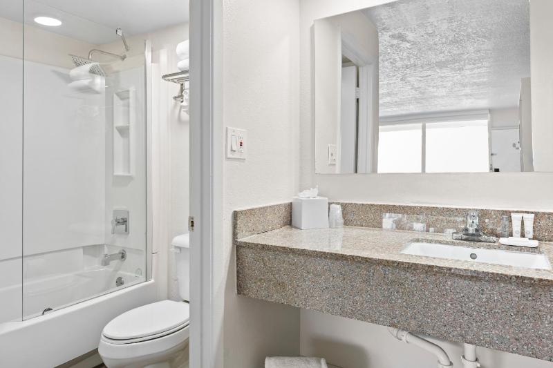 Baymont by Wyndham Orlando Lake Buena Vista South - image 4