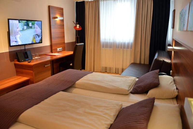 Quadruple Room image 2