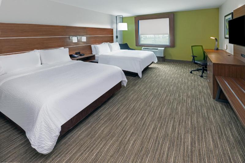 Standard Room with Two Queen Beds image 1
