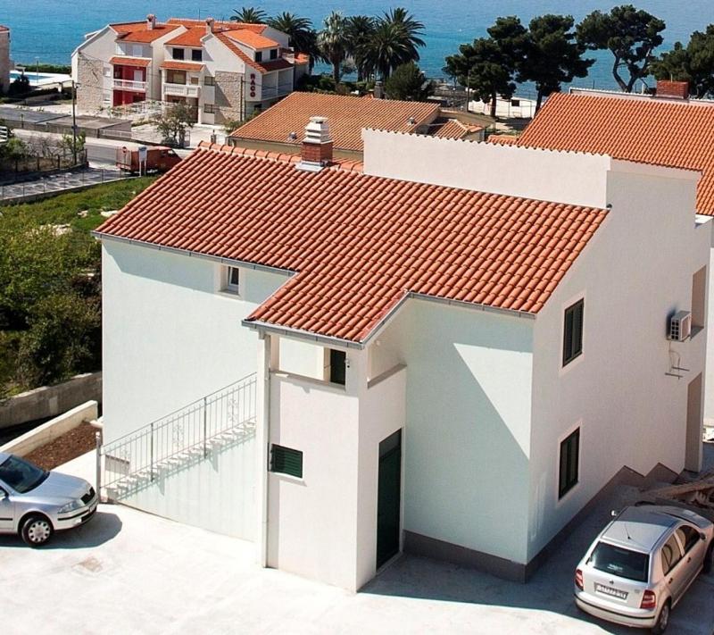 One-Bedroom Apartment with Sea View image 4