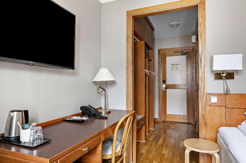 Standard Single Room image 4