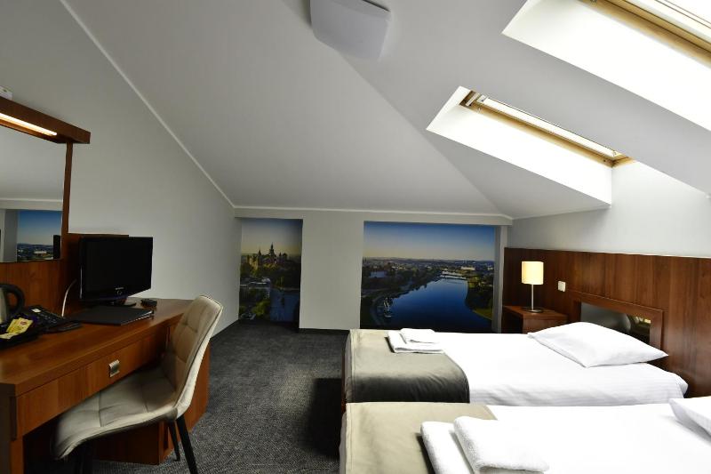Budget Twin Room image 4
