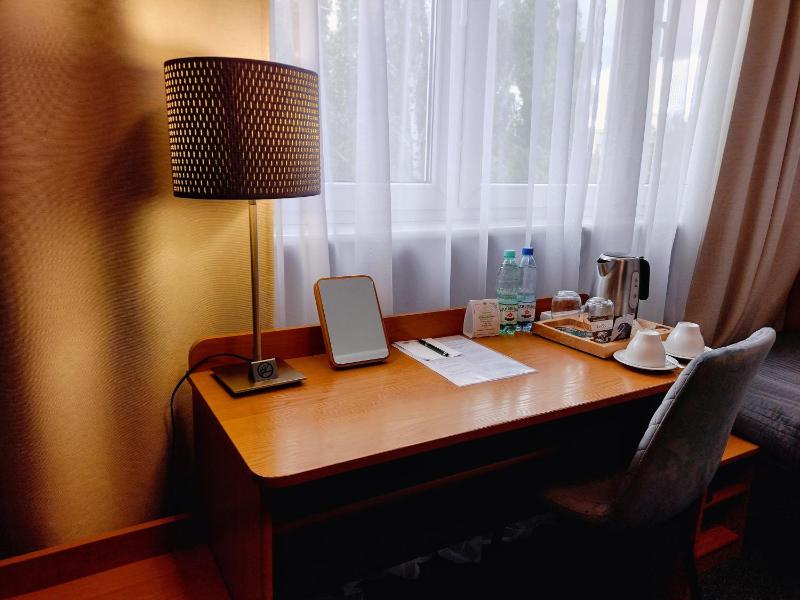 Standard Twin Room image 4