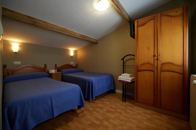 Two Connecting Double Rooms with Private Bathroom image 2