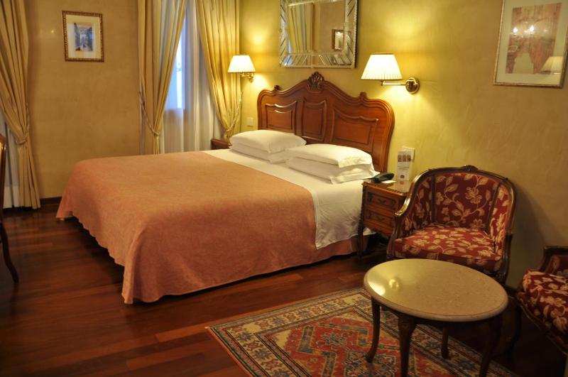 Superior Double or Twin Room with Terrace image 4