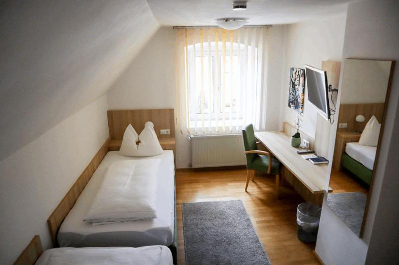 Twin Room image 1