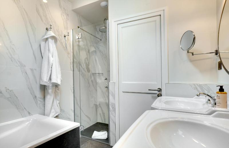 Penthouse Suite image 2