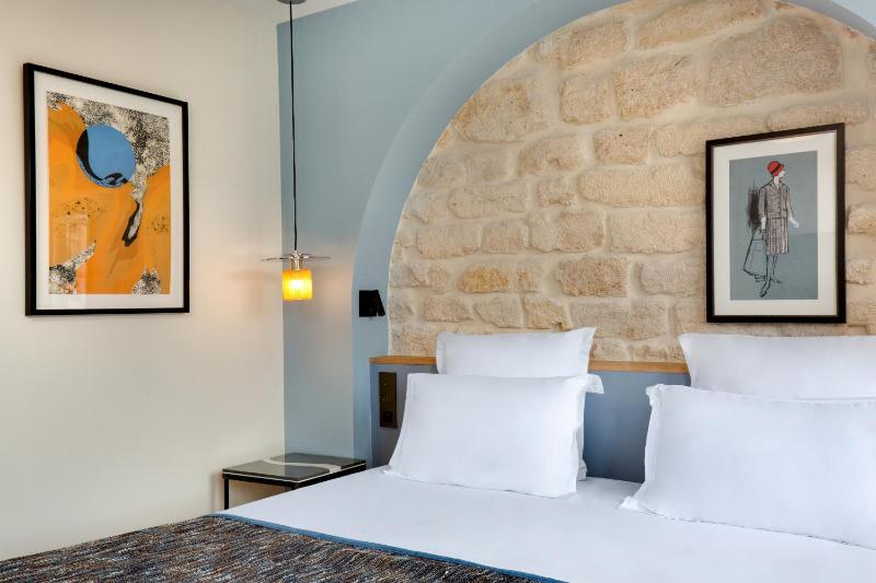 Standard Double Room image 2