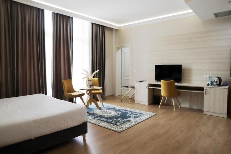 Quadruple Room image 1