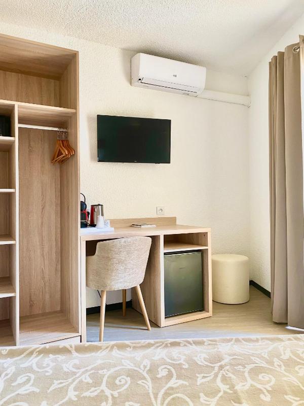 Double Room with Sea View image 2