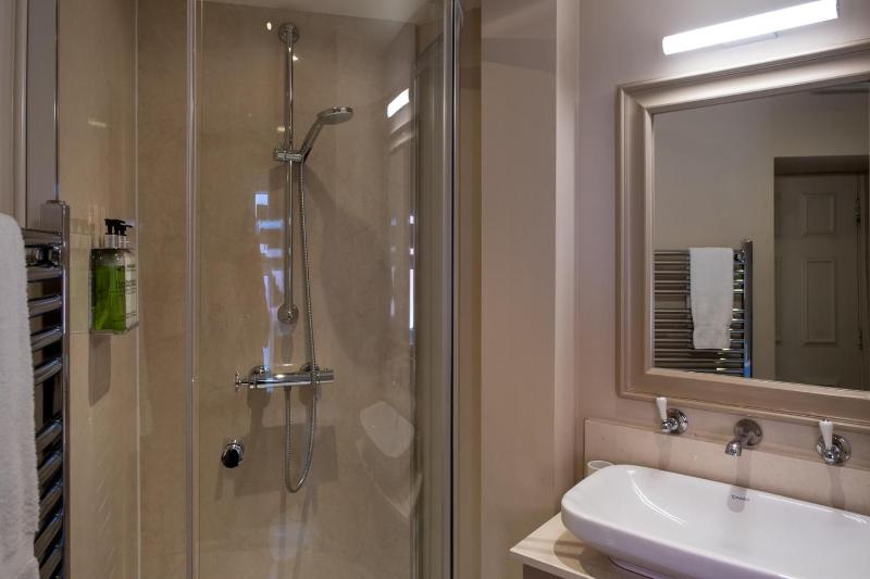 Double Room image 4