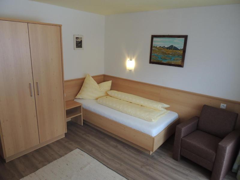 Large Single Room with Balcony image 1
