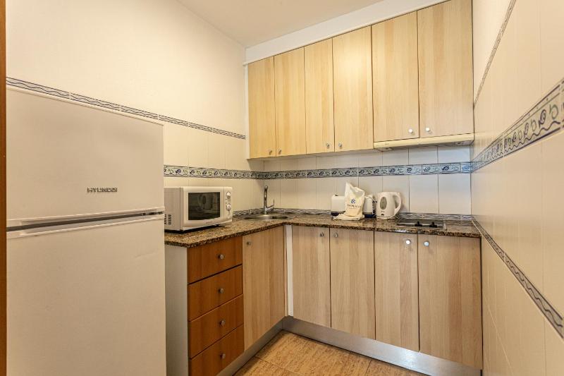 Three-Bedroom Apartment with Balcony image 4