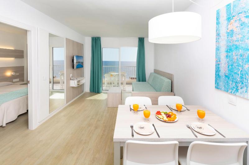 One-Bedroom Apartment with Sea View image 1