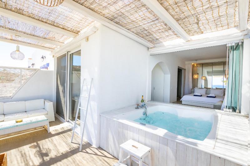 Deluxe Double Room with Sea View image 1