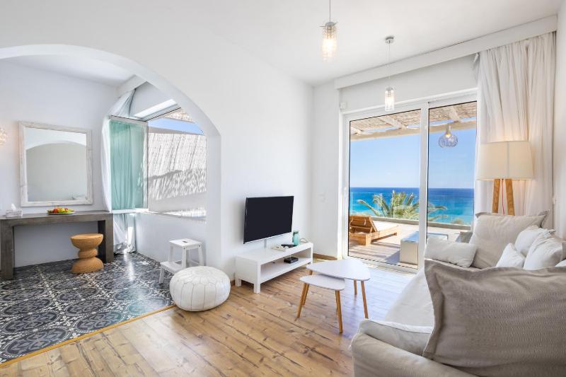 Deluxe Double Room with Sea View image 4