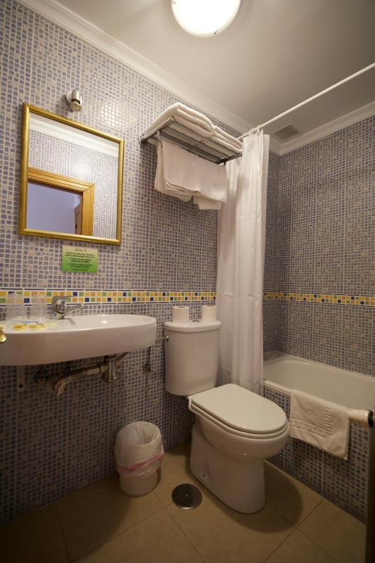 Double Room image 4