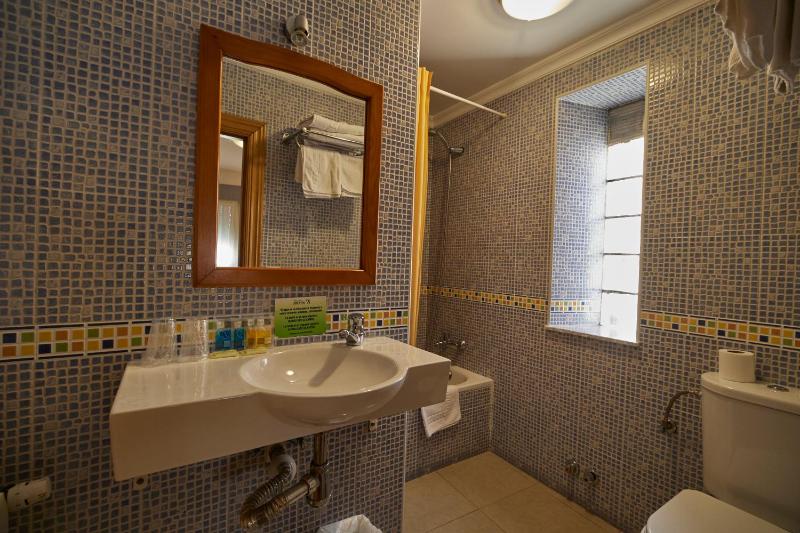 Double Room image 3