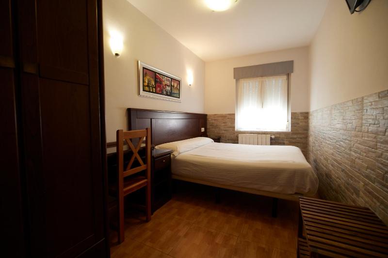 Double Room image 2