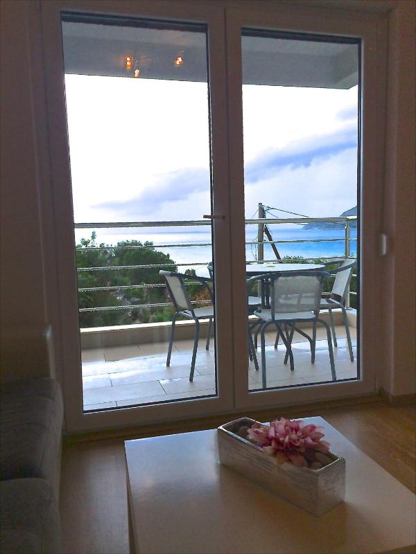 One-Bedroom Apartment with Balcony and Sea View image 4