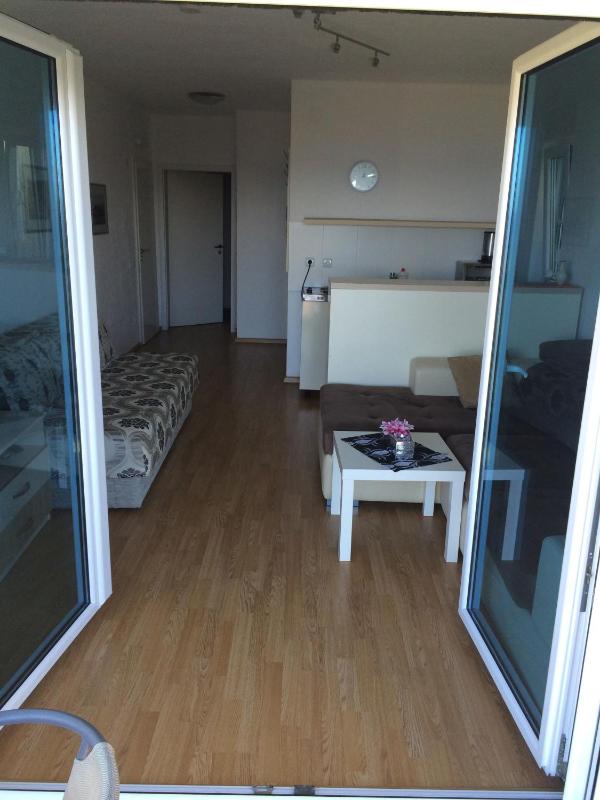 One-Bedroom Apartment with Balcony and Sea View image 2