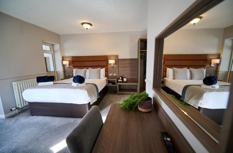 Double Room image 3