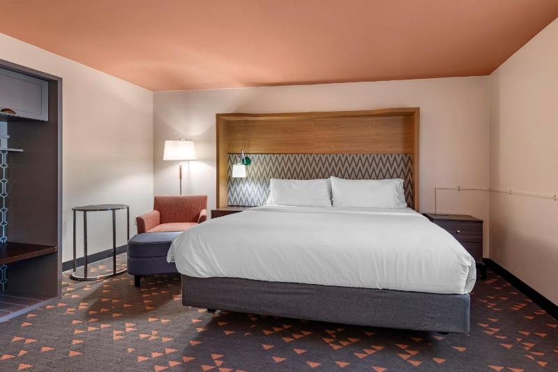 King Room - Mobility Access/Hearing Accessible image 4