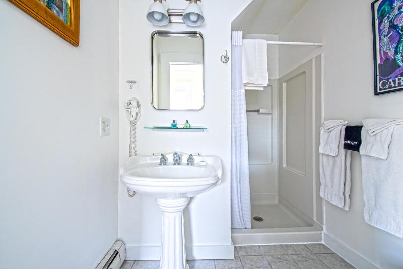 Queen Room image 3