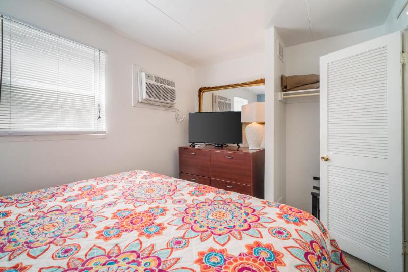 Deluxe King Suite (No View) image 2