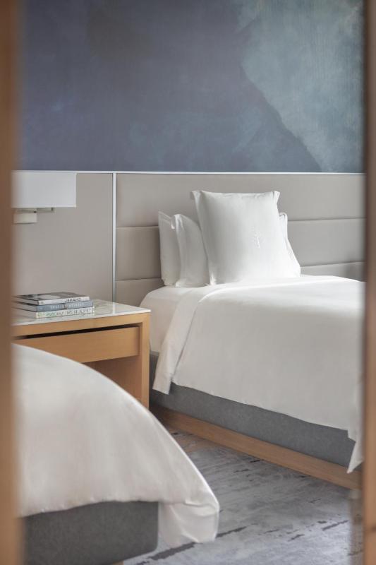 Room Two Double Beds - City View  image 2