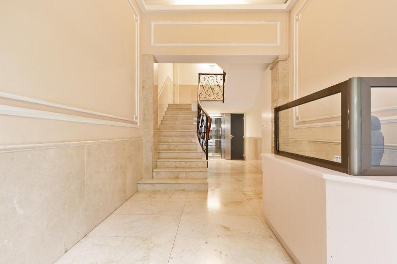 One-Bedroom Apartment image 4