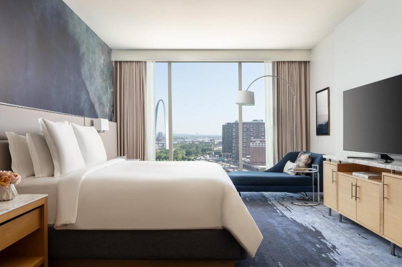 Four Seasons Hotel St Louis - image 10