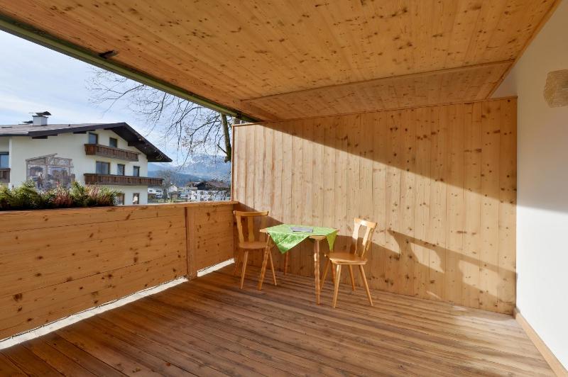 Double Room with Balcony image 3