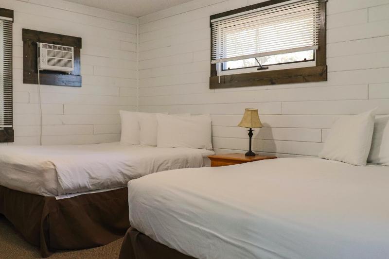 Queen Suite image 2