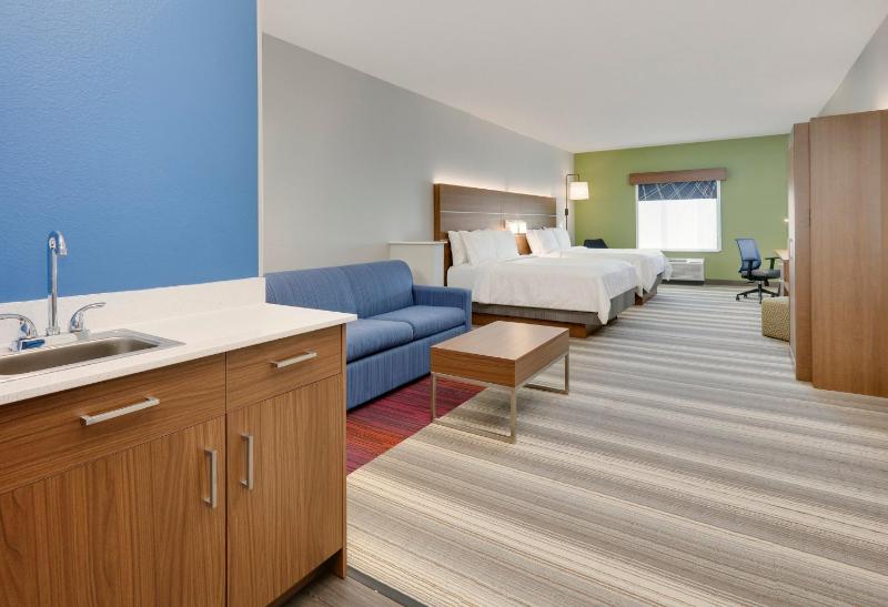 Queen Suite with Two Queen Beds and Additional Living Area image 2