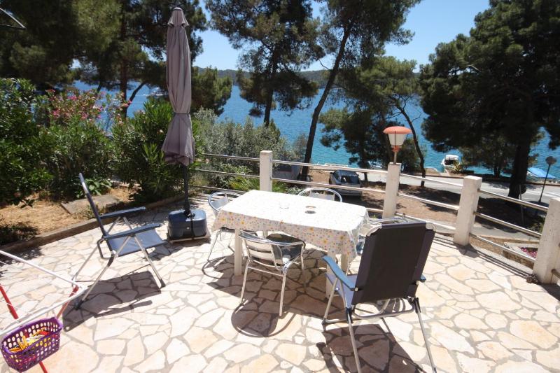 One-Bedroom Apartment with Terrace and Sea View image 3