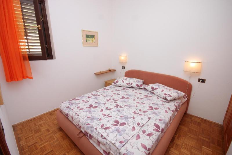 One-Bedroom Apartment with Terrace and Sea View image 3