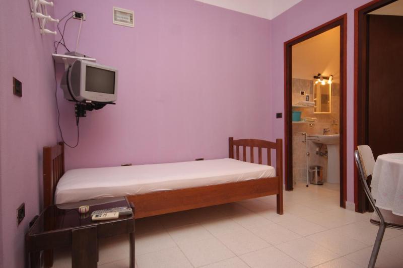 One-Bedroom Apartment with Terrace and Sea View image 4