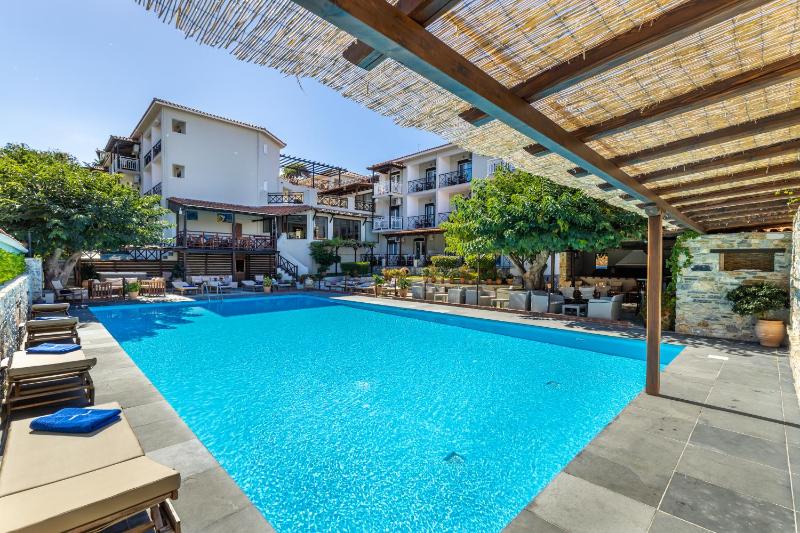 Ionia Hotel - image 1