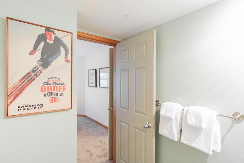The best ski in ski out two bedroom condo at Aspens - image 39