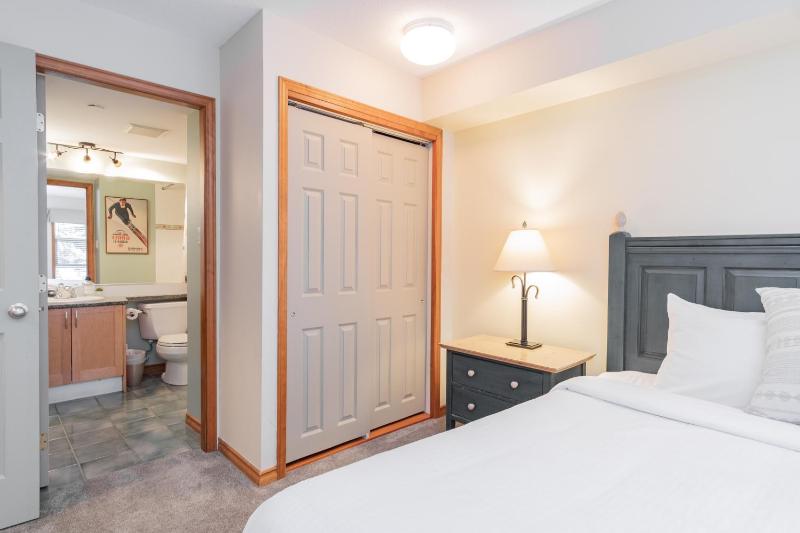 The best ski in ski out two bedroom condo at Aspens - image 20