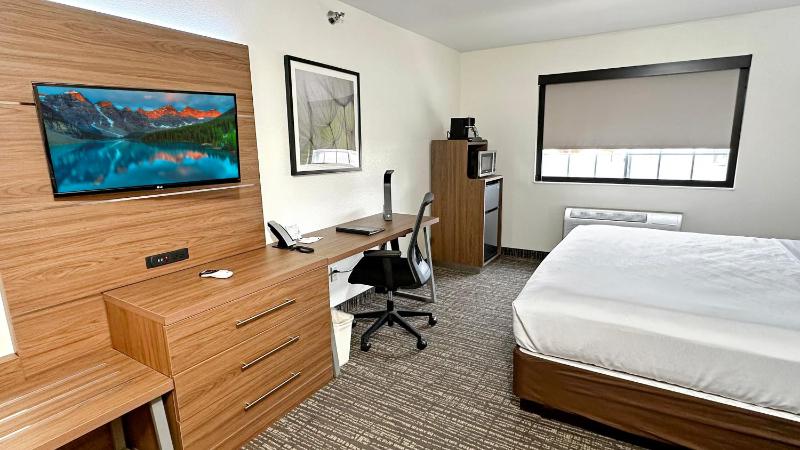 King Room with Sofa Bed image 2