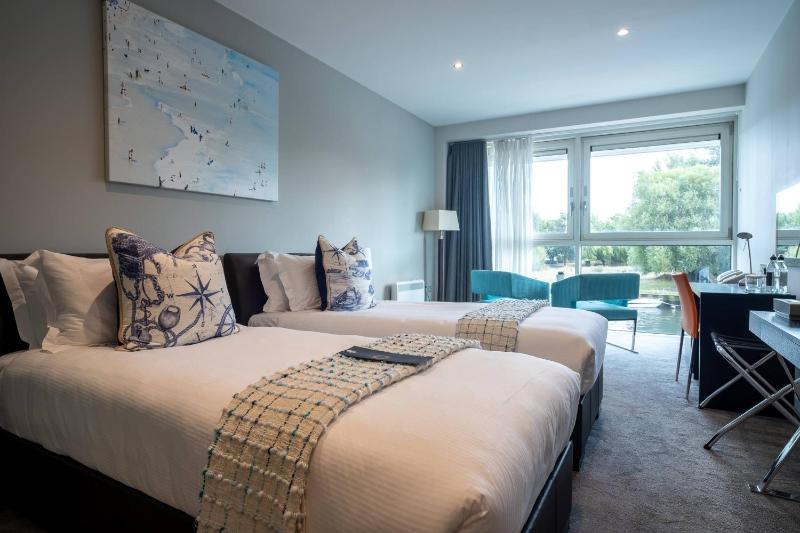 Twin Room with River View image 3