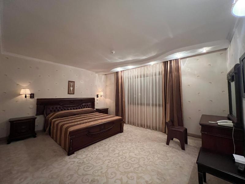 Deluxe Two-Bedroom Suite image 4