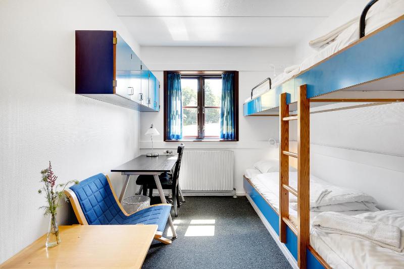 Standard Quadruple Room image 4