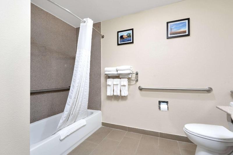 King Suite - Disability Access/Non-Smoking image 2