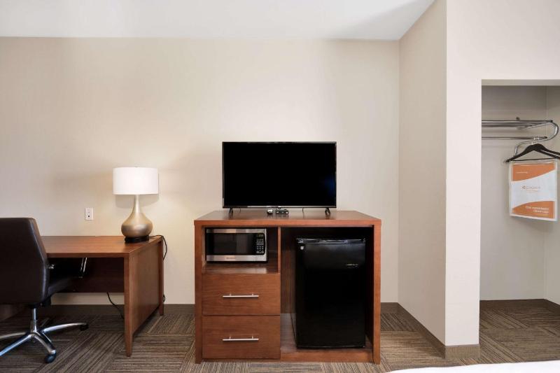 King Suite - Non-Smoking image 3