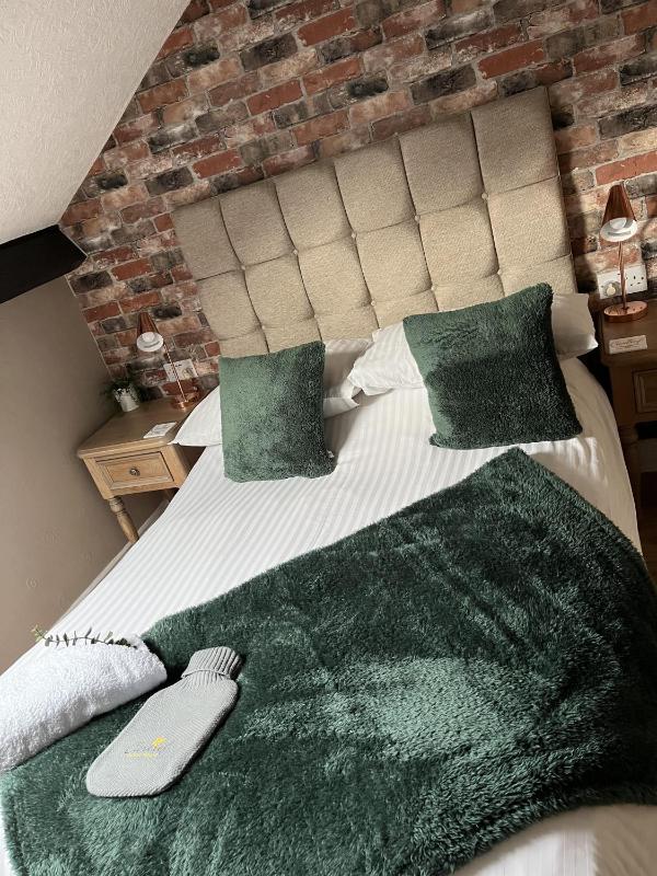 Small Double Room image 1