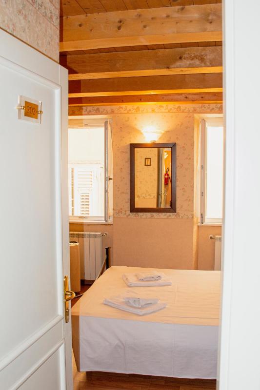 Standard Double Room image 2